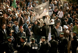 Some 150 Islamists gathered near the Lion's Gate in Jerusalem's Old City Thursday morning, protesting against demands by Jews for the right to pray at the Temple Mount. (Photo: Abir Sultan/Flash90)