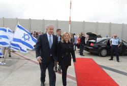 Prime Minister Benjamin and Sara Netanyahu at Ben-Gurion Airport en route to New York on Sunday. (Photo: Avi Ohayon, GPO)