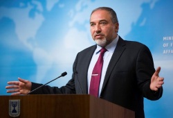 Foreign Minister Avigdor Liberman holds a press conference on December 17, 2014. (Photo: Yonatan Sindel/Flash90)