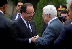 French President Hollande with PA head Abbas. (Photo: Issam RImawi/Flash90)