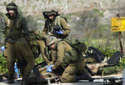 IDF troops carrying an injured soldier after an IDF patrol came under attack from Hezbollah terrorists in the Mount Dov region along the Israeli border with Lebanon on January 28, 2015. (Basal Awidat/Flash 90)