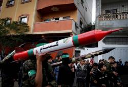 Hamas terrorists march with their rockets.  (Photo: Abed Rahim Khatib/Flash90)