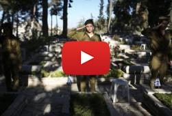 Israeli soldiers solute graves of fallen Israeli soldiers