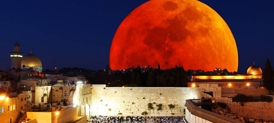 blood moon over jerusalem 2015