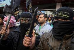 Palestinian terrorists ready to attack Jews. (Abed Rahim Khatib/Flash90)