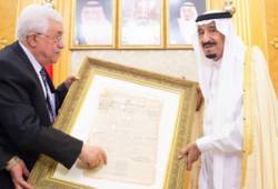 PA Chairman Mahmoud Abbas and Saudi King Salman