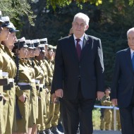 Israeli Pres Peres greets Czech Pres Zeman