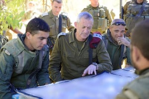 IDF Chief of Staff Benny Gantz (C) at Gaza border on Saturday. (Photo: Yehudah Gross, IDF spokesperson/Flash90) 