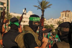 Hamas terrorists rally in Gaza, Aug. 27, 2014. (Photo: Emad Nassar/Flash90)