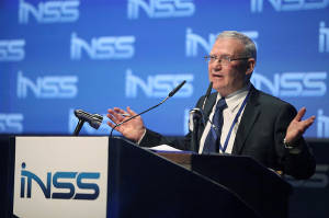 Major-General (ret.) Amos Yadlin speaking at an INSS conference.