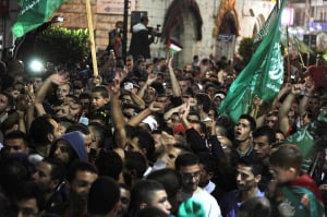 Celebration in Ramallah of Hamas' alleged capture of an IDF soldier during Operation Protective Edge. (Photo:  Issam Rimawi/Flash90)
