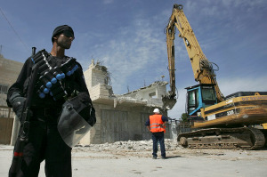 Las fuerzas de seguridad israelíes demuelen la casa de un terrorista.  (Foto: Kobi Gedeón / Flash90)