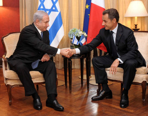 Prime Minister Netanyahu (L) meets with French president Sarkozy in New York. (Photo: Avi Ohayon/GPO)
