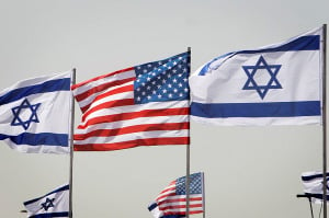 US and Israeli flags. (Flash90)