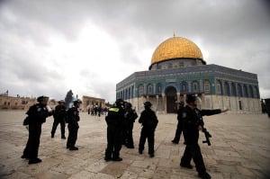 Israeli police secure the Temple Mount after Arab rioting. (Photo: Sliman Khader/Flash 90)