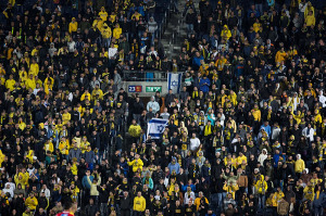 Israeli fans at Teddy Stadium in Jerusalem. (Photo: Yonatan Sindel/Flash90)