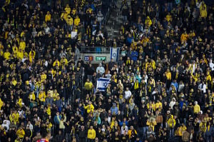 Israeli fans at Teddy Stadium in Jerusalem. (Photo: Yonatan Sindel/Flash90)