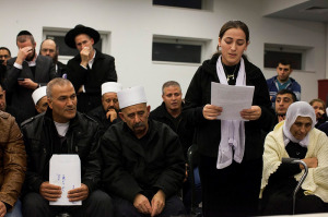 Rinal Saif reads a letter she wrote. (Photo: Yonatan Sindel/Flash90) 