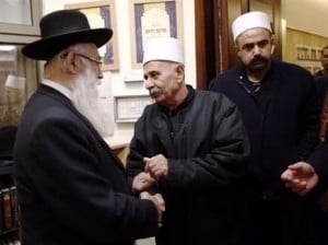 Sheikh Nuhad Seif is greeted by the congregants at the Jerusalem synagogue. (Photo: Yonatan Sindel/Flash90) 