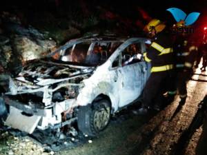 Burned car after firebomb attack.  (Photo: David Diamant, Tazpit News Agency)