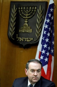 El ex gobernador estadounidense Mike Huckabee en la Knesset.  (Foto: Miriam Alster / Flash90)