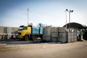 A truck loaded with supplies enters the Gaza Strip from Israel through the Kerem Shalom crossing. (Photo: Abed Rahim Khatib / Flash90)