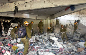 IDF rescue workers search for victims' bodies in the wreckage of the Taba Hilton hotel. (Photo: IDF/ Flash90)