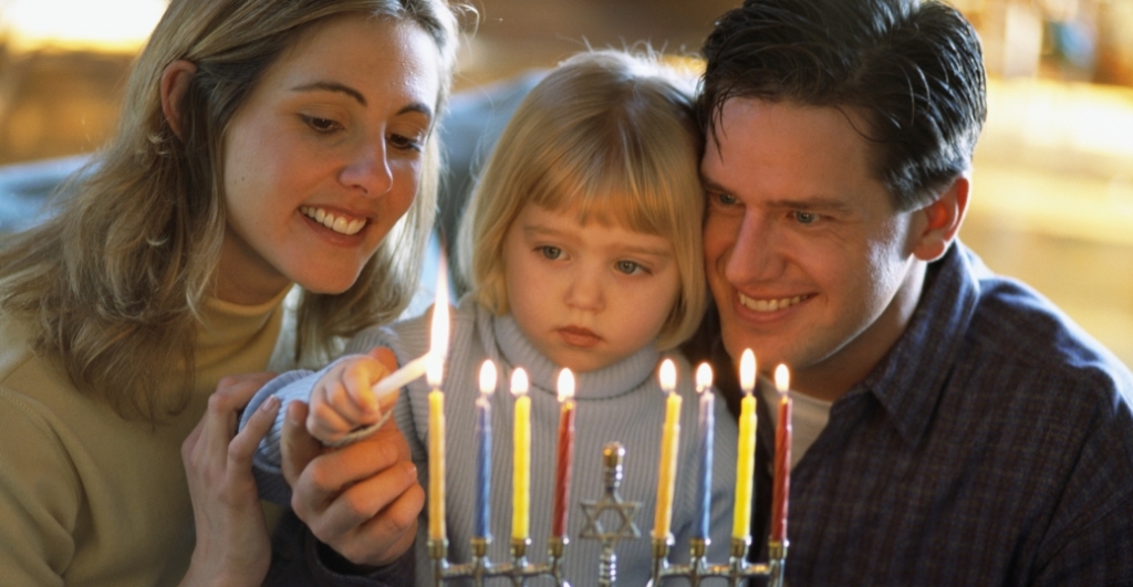 lighting the chanukah menorah