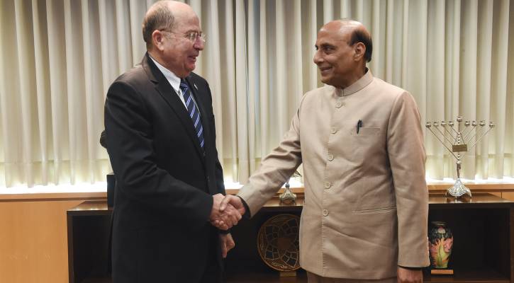 Israeli Defense Minister Moshe Ya'alon meets with Indian Minister of Home Affairs Shri Rajnath Singh, in Tel Aviv on November 07, 2014. (Photo: Alon Basson / Ministry of Defense/ FLASH90)