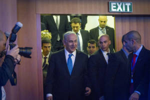 Israel's Prime Minister Benjamin Netanyahu is surrounded by security as he arrives to speak at the Conference of Presidents of Major Jewish organizations in Jerusalem on February 16, 2015. (Miriam Alster/FLASH90)