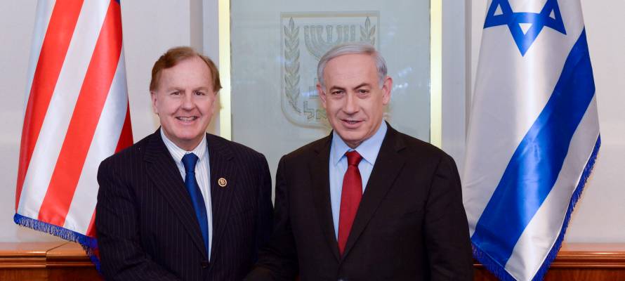 Israeli Prime Minister Benjamin Netanyahu with US congressman Robert Pittenger. (Haim Zach/Flash90)