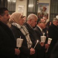 Palestinians hold lit candles paying tribute to the Egyptian Christians beheaded in Libya. (STR/Flash90)