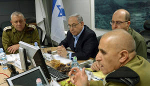 Israeli Prime Minister Benjamin Netanyahu (C), Israeli Minister of Defense Moshe "Boogie" Ya'alon (2R) and IDF chief of staff Gadi Eizenkot seen during a visit at the IDF Southern Command, on February 24, 2015. photo by Haim Zach / GPO