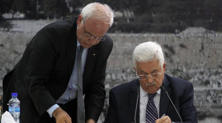 Palestinian President Mahmoud Abbas (R) and Palestinian chief peace negotiator Saeb Erekat, (Issam Rimawi/Flash90)