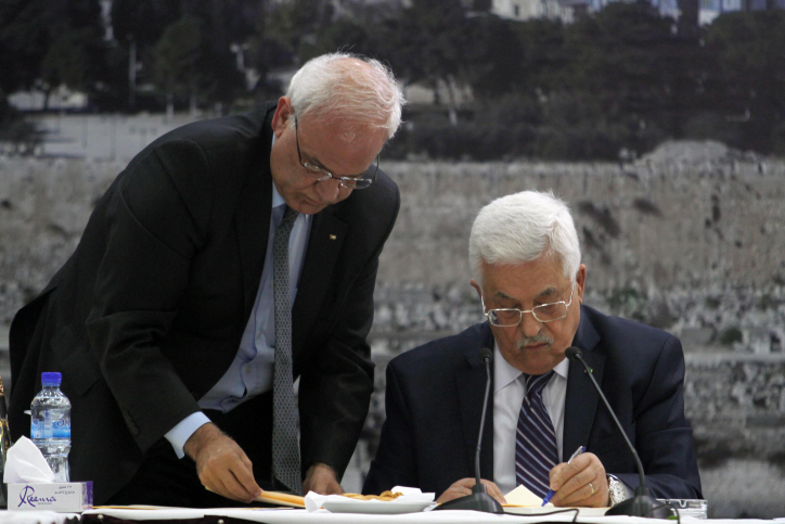 Palestinian President Mahmoud Abbas (R) and Palestinian chief peace negotiator Saeb Erekat, (Issam Rimawi/Flash90)