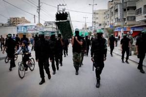 Palestinians march with rockets in Gaza. (Abed Rahim Khatib/Flash90)