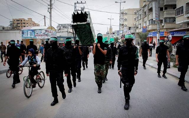 Palestinians march with rockets in Gaza. (Abed Rahim Khatib / Flash90)