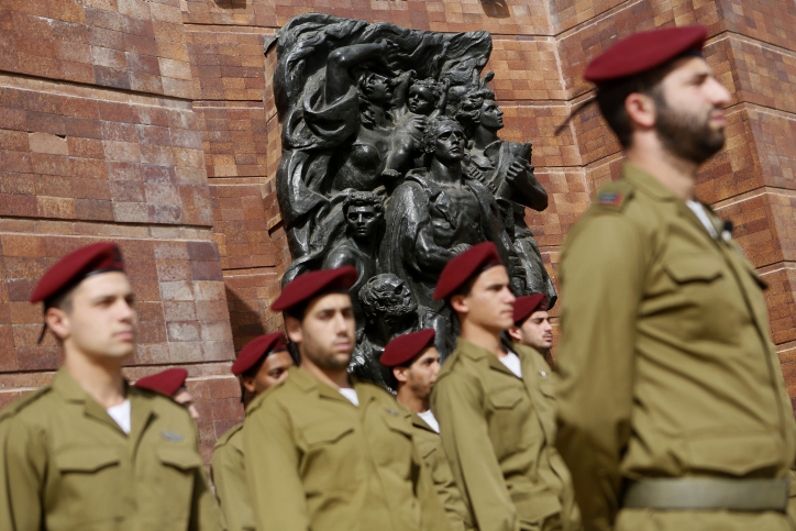 Israeli soldiers stand at attention
