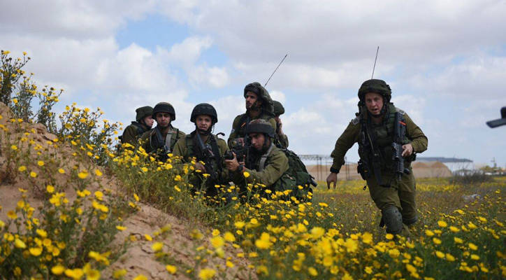 Soldiers practice in an IDF drill in the Gaza border Division