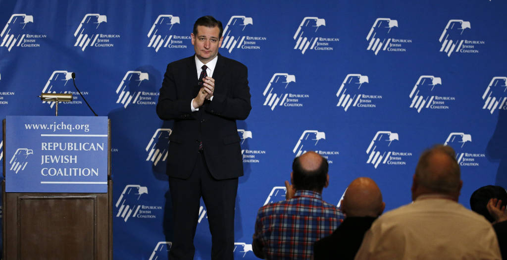 The audience applauds presidential candidate Sen. Ted Cruz