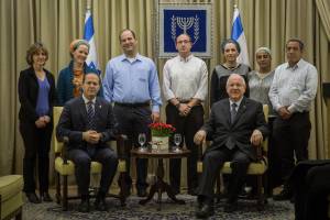 The families of the teens inaugurate the Jerusalem Unity Prize with President Rivlin and Mayor Barkat. Hadas Parush/Flash90