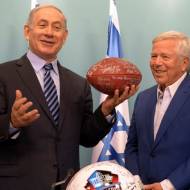 Prime Minister Benjamin Netanyahu (L) and New England Patriots owner Robert Kraft. (Amos Ben Gershom/GPO)