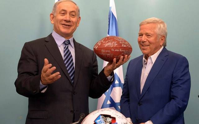 Prime Minister Benjamin Netanyahu (L) and New England Patriots owner Robert Kraft. (Amos Ben Gershom/GPO)