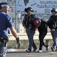 Israeli police arrest an Arab assailant.