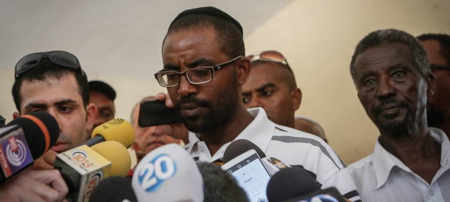 Avraham Mengistu's brother demands Hamas release him