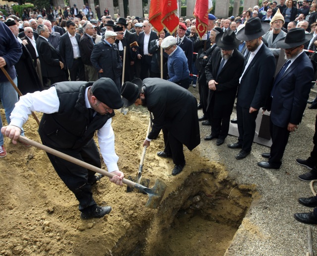 Holocaust victims' remains buried in Strasbourg