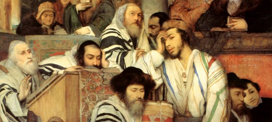 Jews praying on Yom Kippur