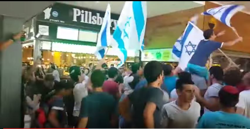 AMIT Yeshiva Students Sing at Be'er Sheba Bus Station Where a Palestinian Terrorist Launched a Brutal Terror Attack