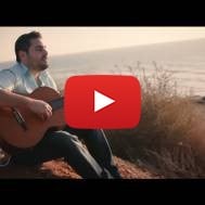 Gad Elbaz Sings Avinu in memory of the terror victims in Israel