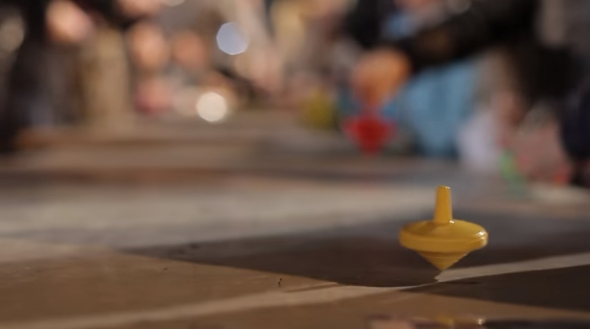 Guinness Book of World Records Announces New Record for Dreidels Spinning at the Same Time in Tel Aviv